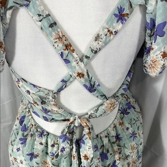 ASTR Floral Puff Sleeve Dress Size Medium - Picture 7 of 9